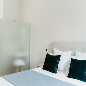 Deluxe Double Room Shower